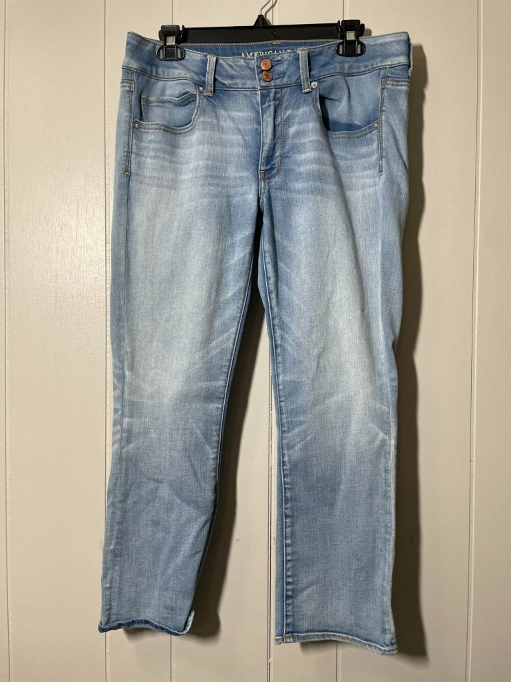 Artist crop American Eagle jeans, lose fit, faded